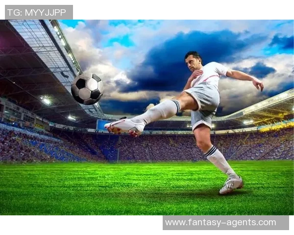 探讨历史上哪个足球明星在巅峰时期展现出最强的竞技水平与影响力